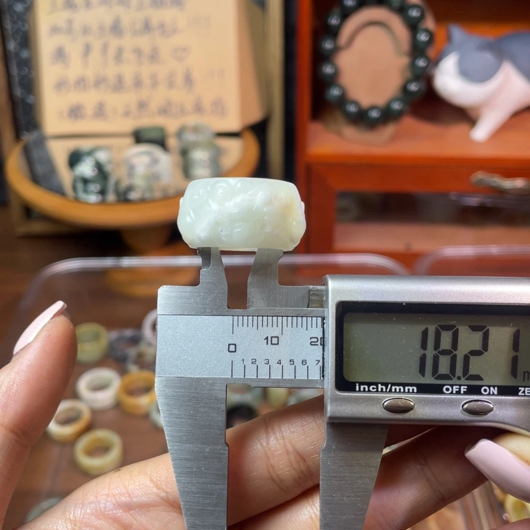 C***i未镶嵌岫玉戒指100-18.1