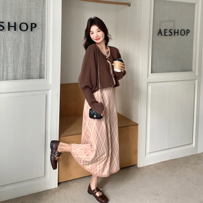 高级氛围感套装裙女2025春秋新款慵懒风针织外套格纹吊带裙两件套