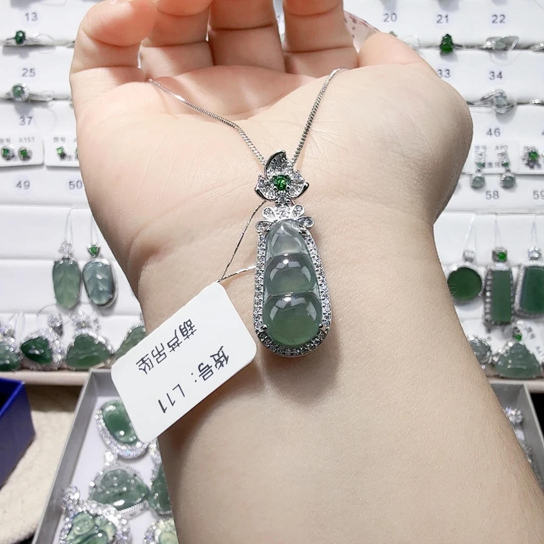 W***k翡翠未镶嵌颈饰翡翠