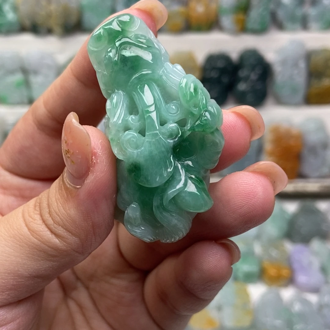 翡翠未镶嵌吊坠(赠链)口含珠