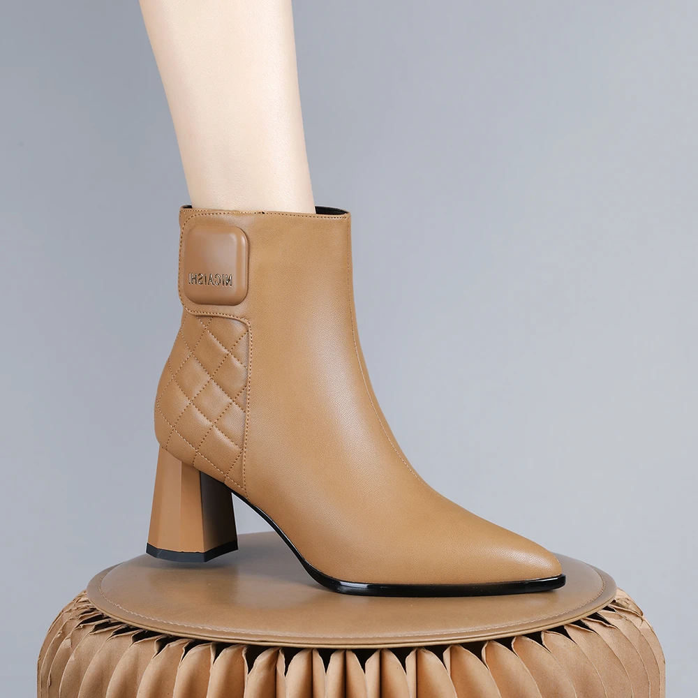 妮彩诗2023年新款法式真皮切尔西靴粗跟短靴子优雅绒里靴子女9057