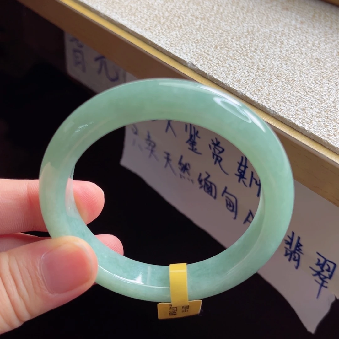 翡翠手镯未镶嵌手镯