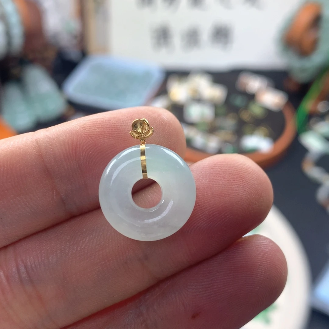 颈饰18K金镶嵌翡翠