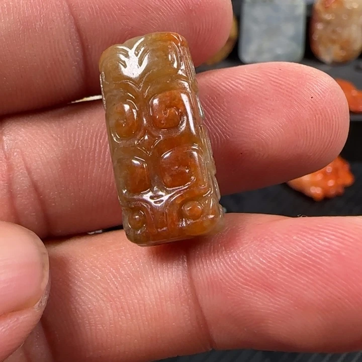 我***豆定制翡翠未镶嵌翡翠