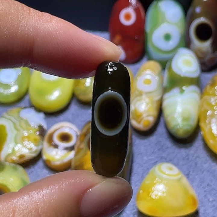 甲***螺玛瑙/玉髓未镶嵌珠宝奇石