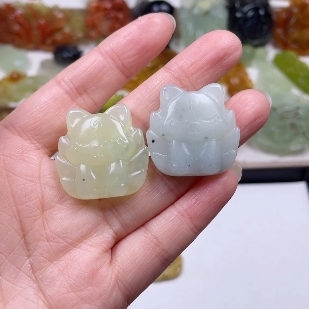 昕***桐蛇纹石玉未镶嵌颈饰