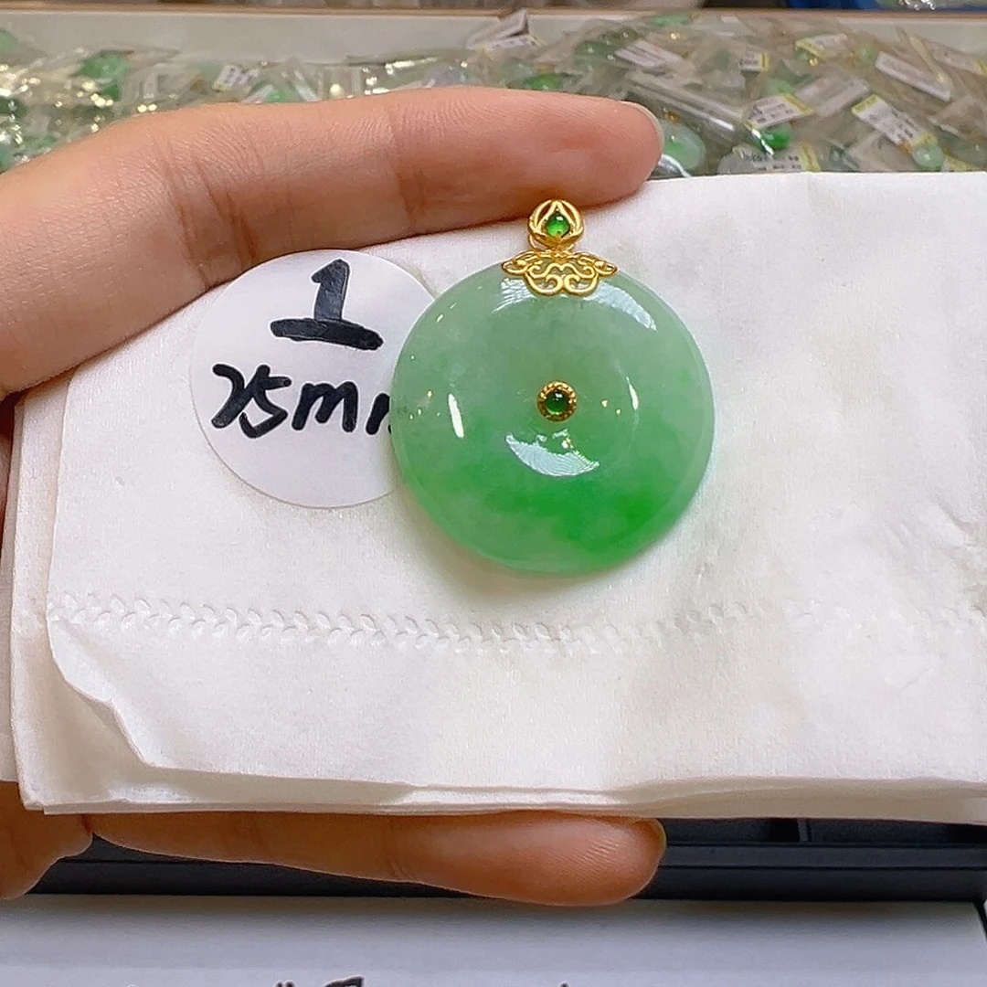 翡翠18K金镶嵌颈饰翡翠