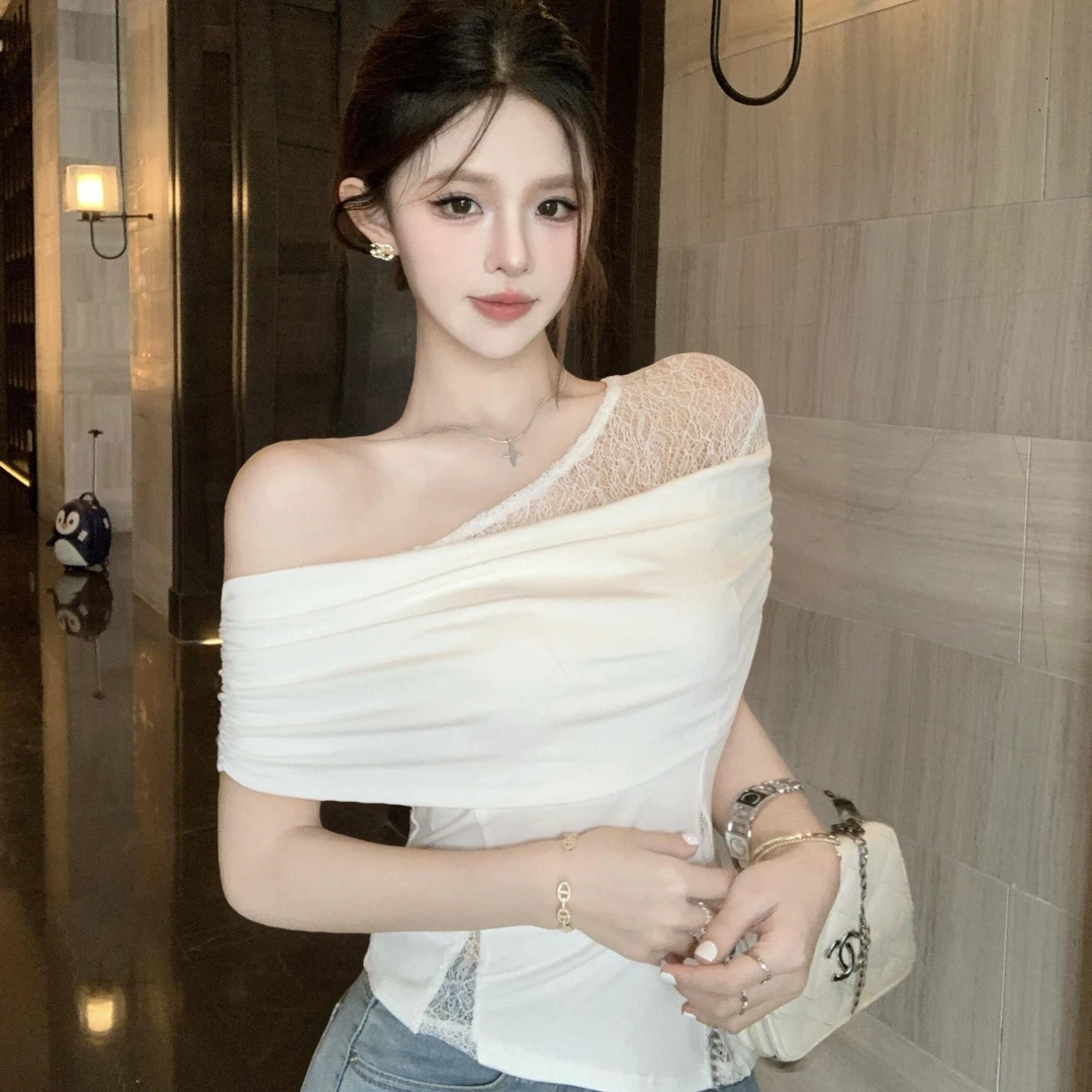 斜肩蕾丝拼接假两件T恤女夏季辣妹露肩修身短袖上衣性感短款
