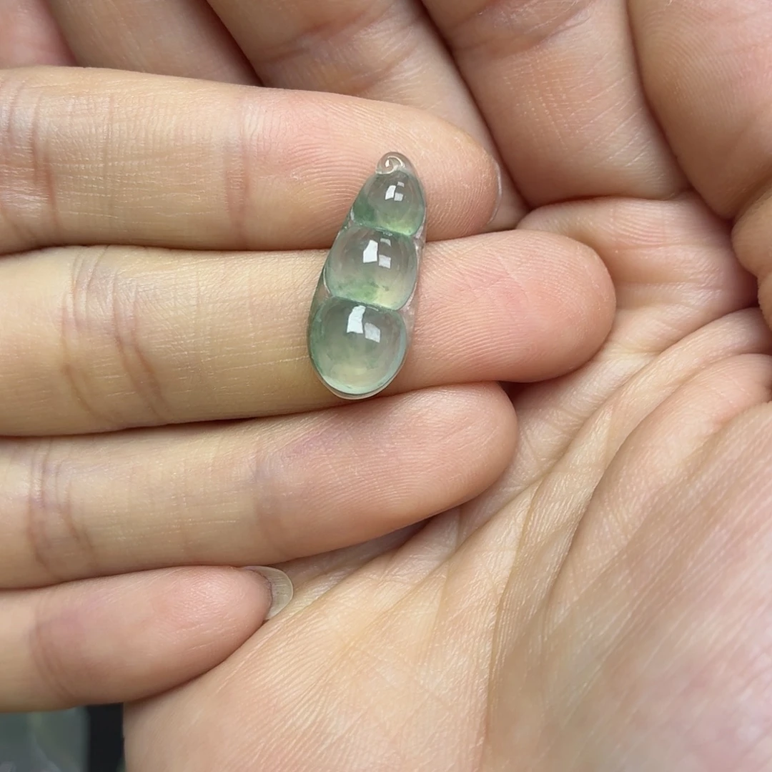 愿***愿翡翠未镶嵌颈饰飘花豆