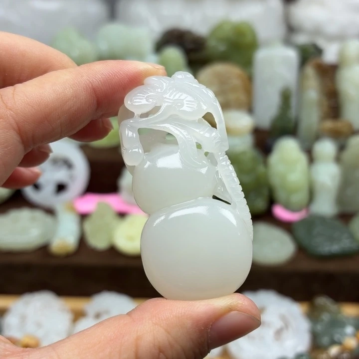 木***木和田玉未镶嵌颈饰