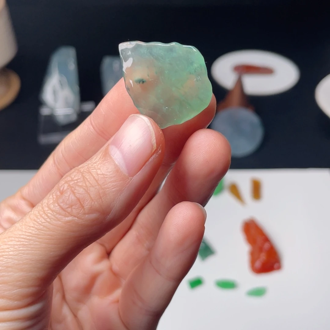 翡翠未镶嵌颈饰叶子