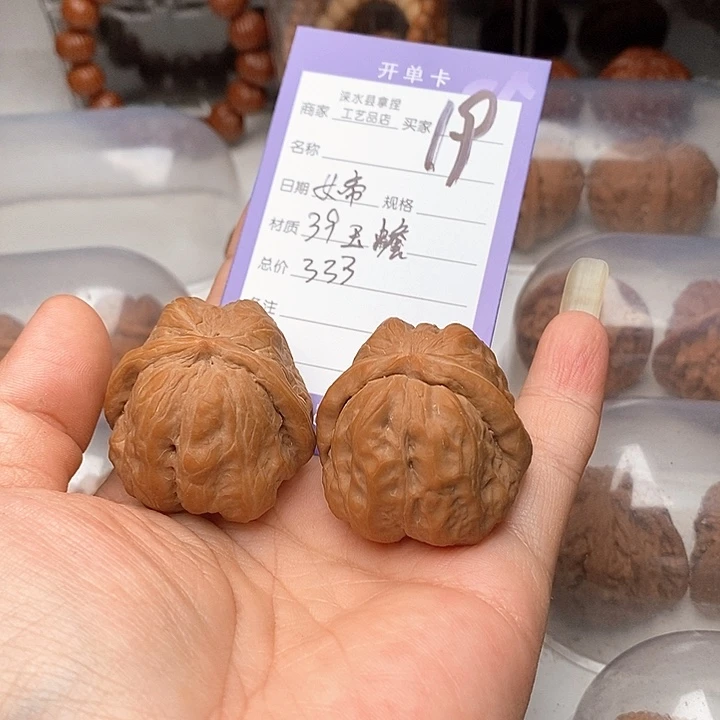 女***丶文玩核桃把件玉蟾