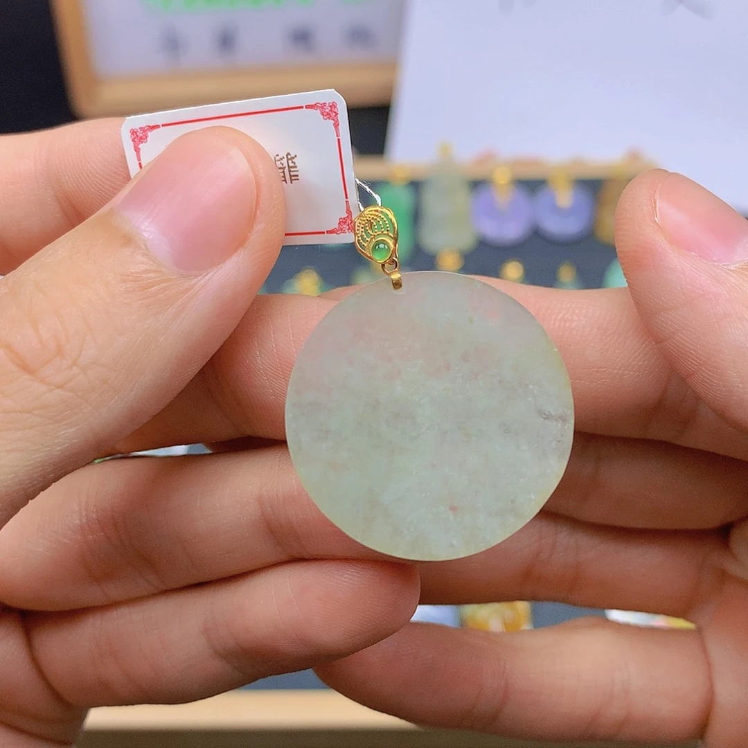 翡翠18K金镶嵌颈饰翡翠