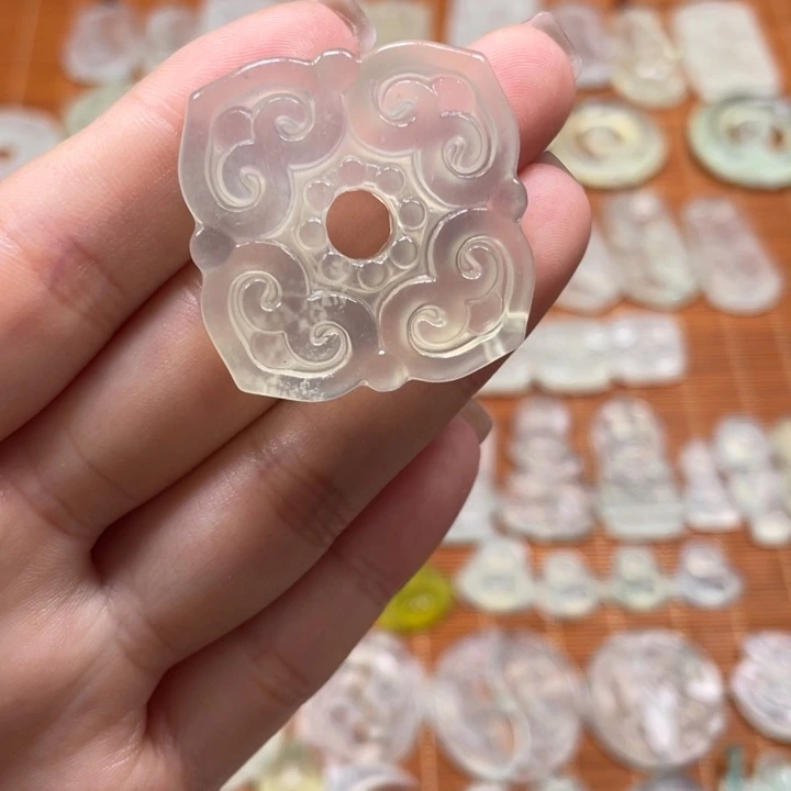 未镶嵌蛇纹石玉颈饰