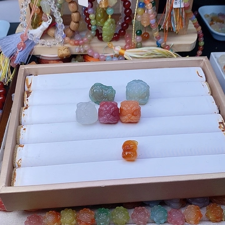 喃***语合金车挂玛瑙/玉髓