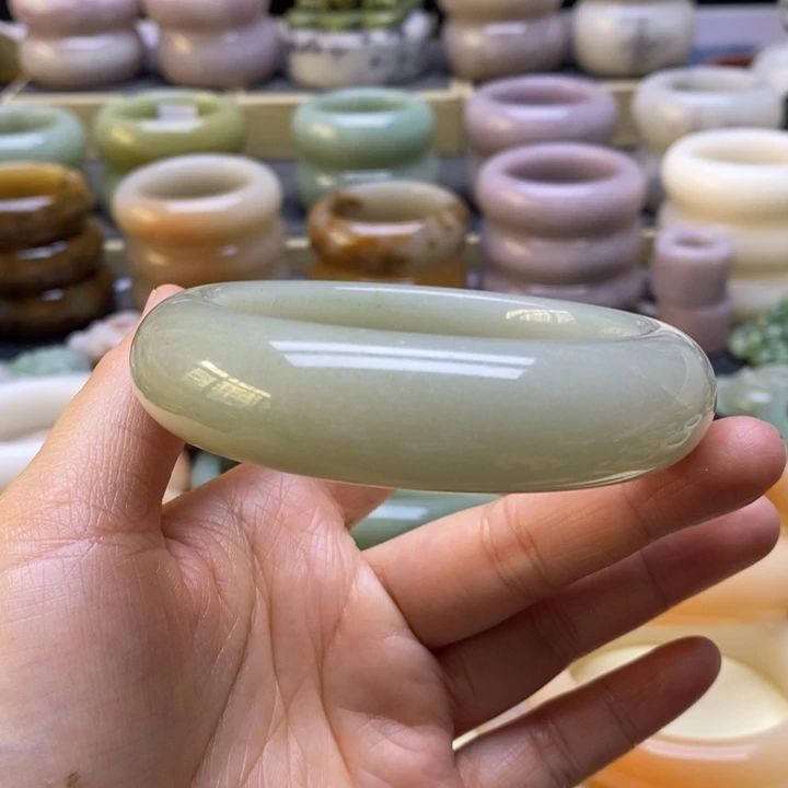 石英质玉未镶嵌手镯