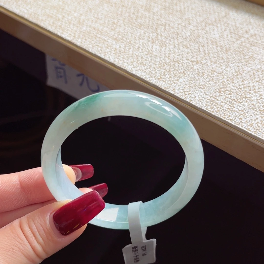 翡翠手镯未镶嵌手镯