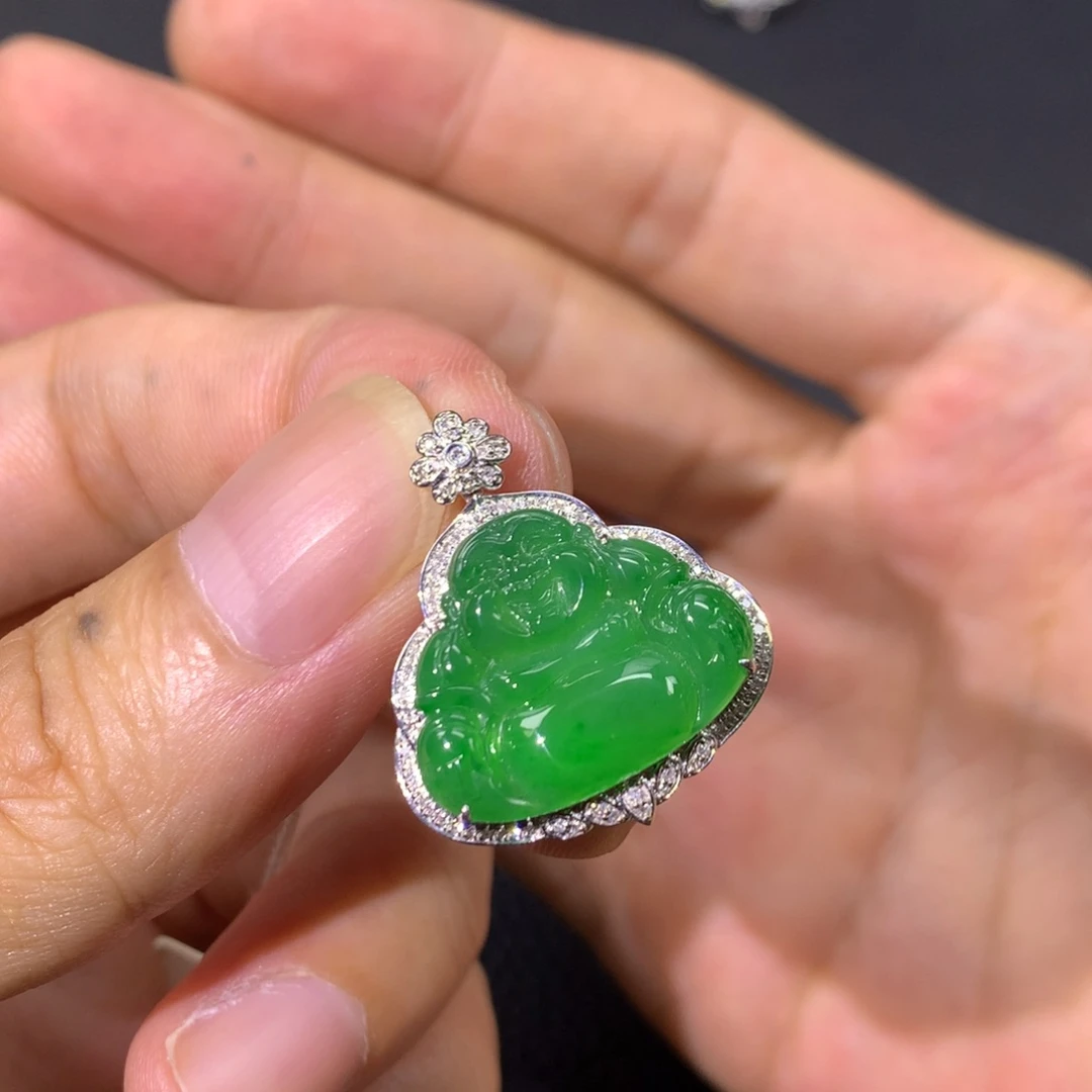 翡翠18K金镶嵌颈饰翡翠