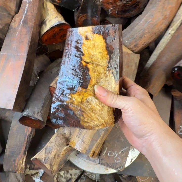 庞***售木大红酸枝原料摆件