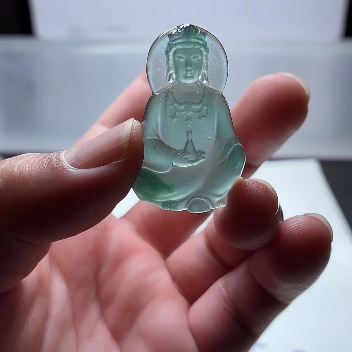 翡翠未镶嵌颈饰观音