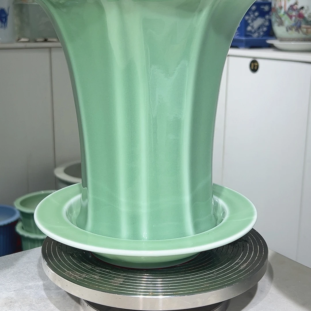 S***g花器绿釉刮凌陶瓷花器