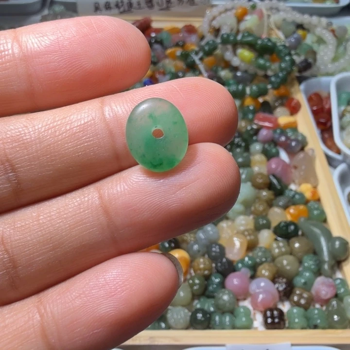 和田玉未镶嵌珠宝半成品