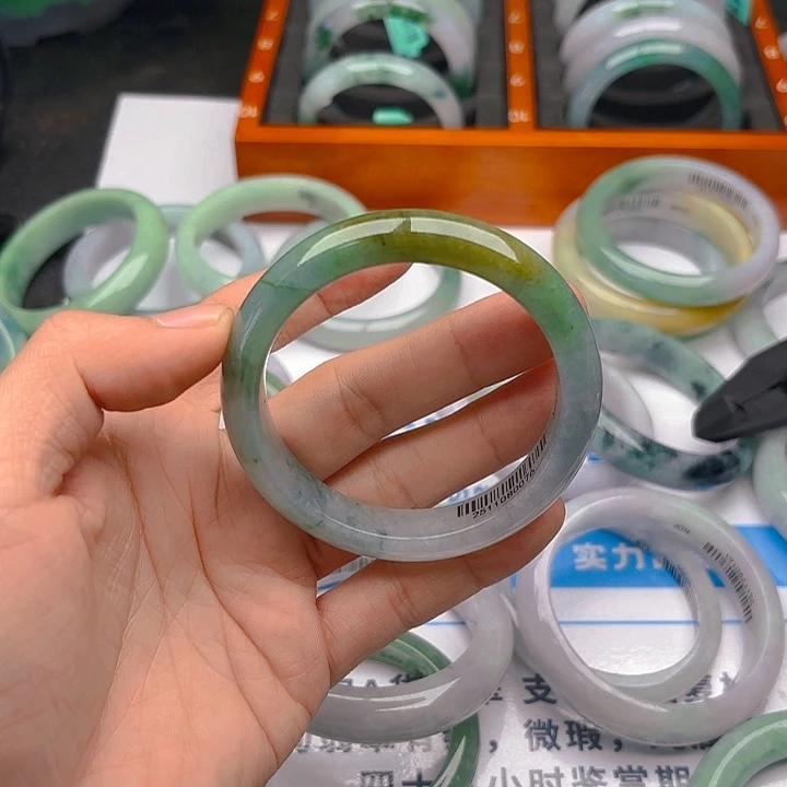 翡翠未镶嵌手镯5657. X12. 121