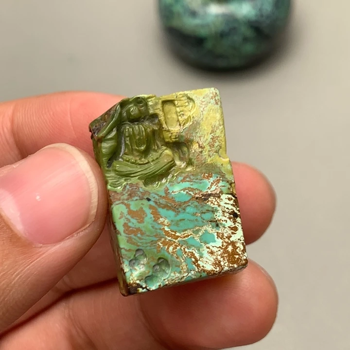 绿松石未镶嵌颈饰