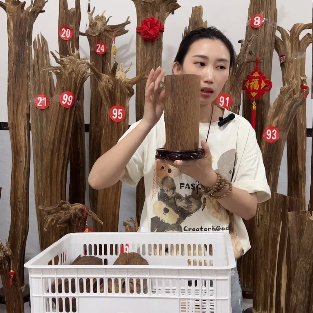 沉香碎屑沉香原材料