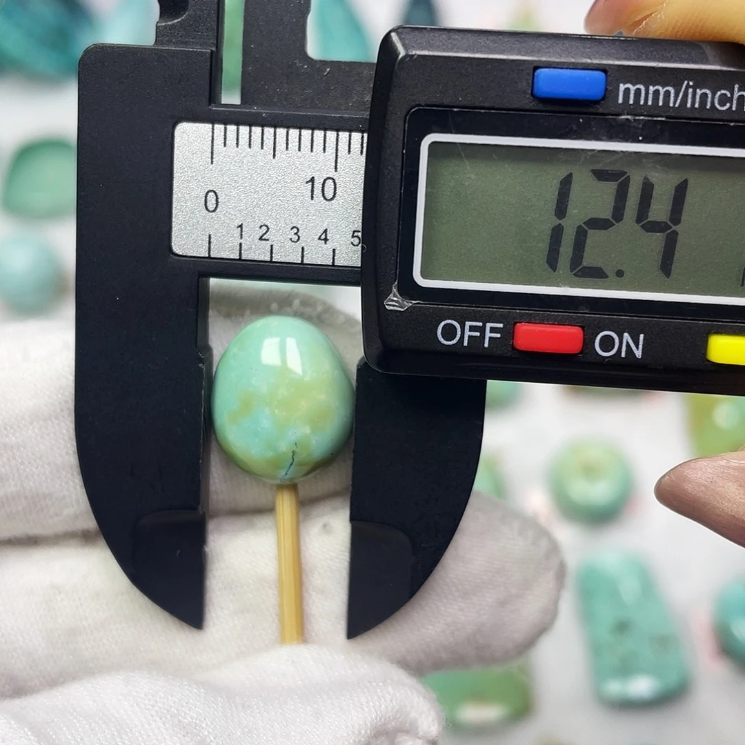 绿松石未镶嵌挂件