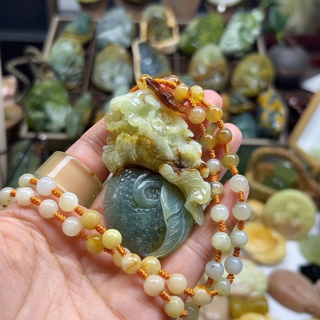 梅***莎岫玉未镶嵌颈饰花玉