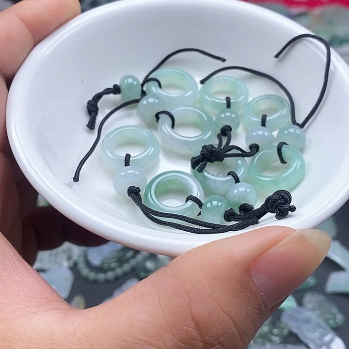 吊坠(不含链)未镶嵌翡翠一个60