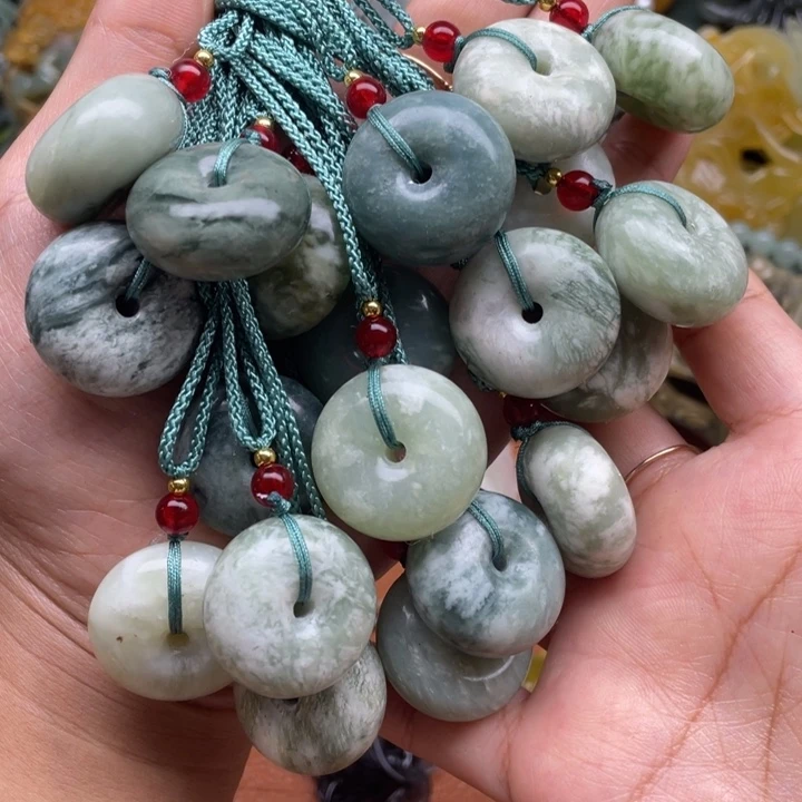 蛇纹石玉未镶嵌吊坠