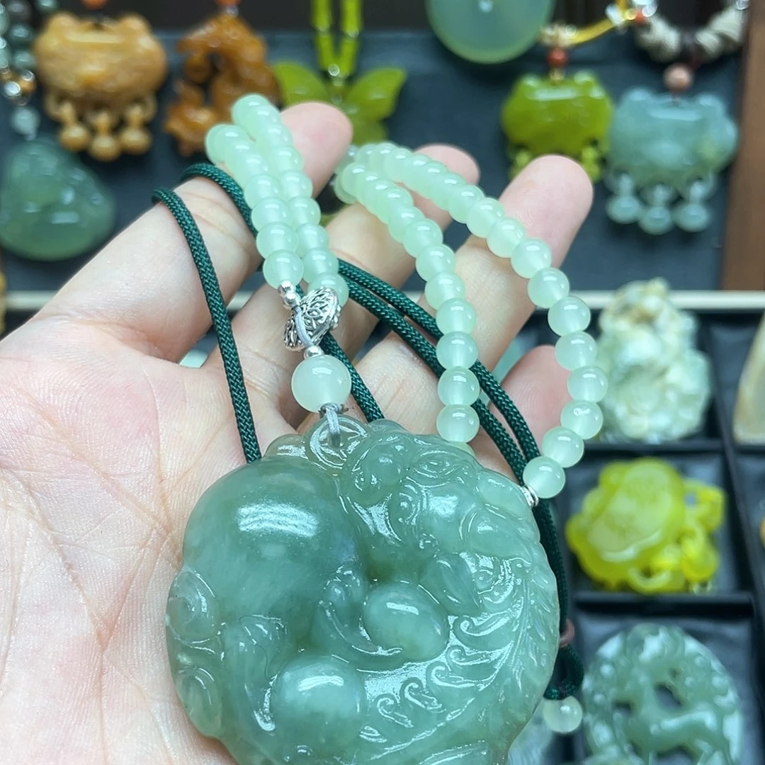 蛇纹石玉未镶嵌颈饰