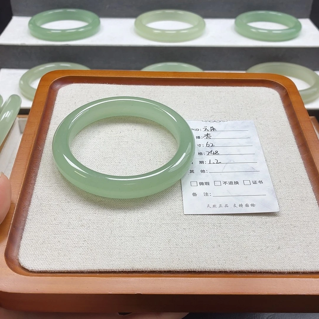 ****️石英质玉未镶嵌手镯