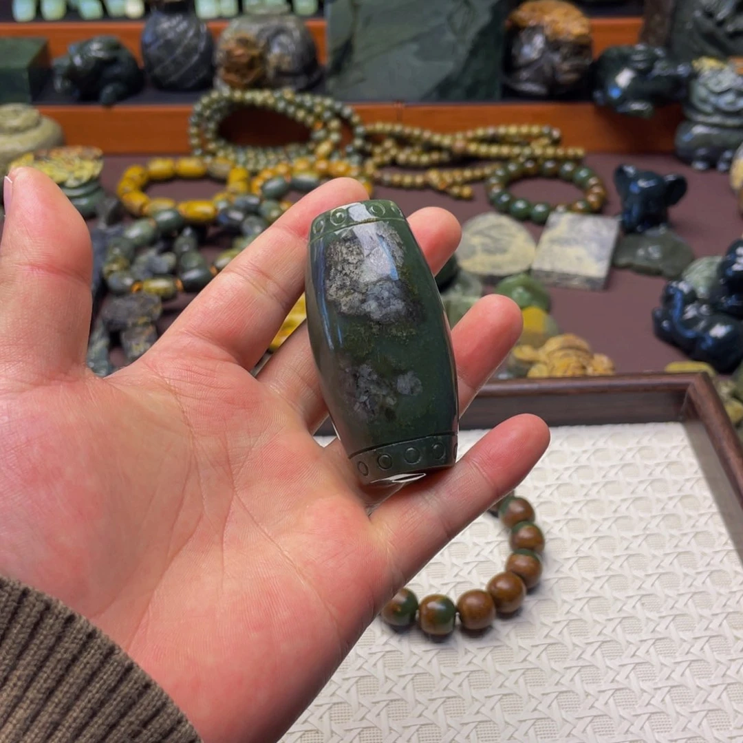 【闪购商品】未镶嵌岫岩河磨玉（透闪石质玉）挂件老*