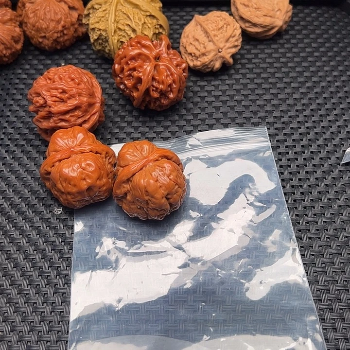 尚***把件文玩核桃两对