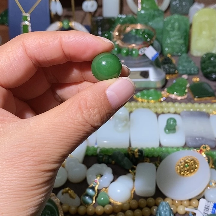 用***)和田玉（碧玉）未镶嵌吊坠(不含链)