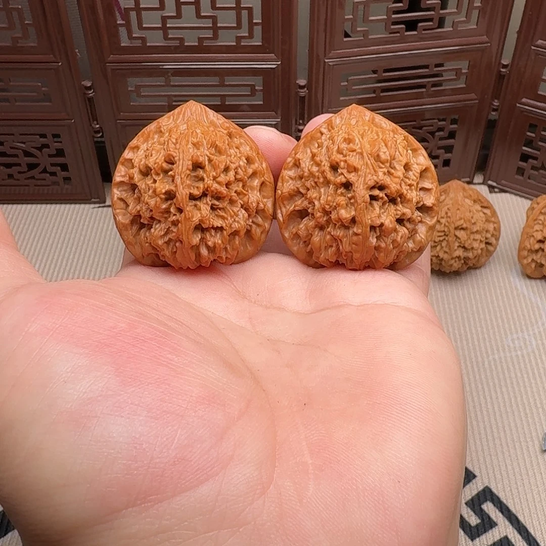 Q***e文玩核桃把件44尺满天星