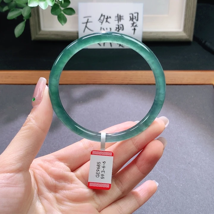 翡翠手镯未镶嵌天然翡翠手镯