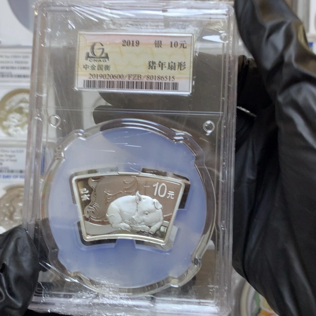 【闪购商品】纯银2019年中金国衡猪扇型银币