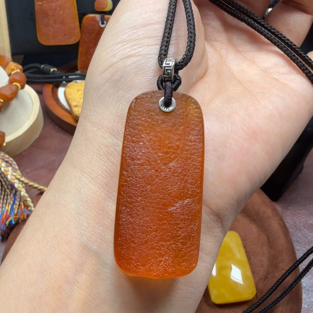 未镶嵌吊坠(赠链)琥珀