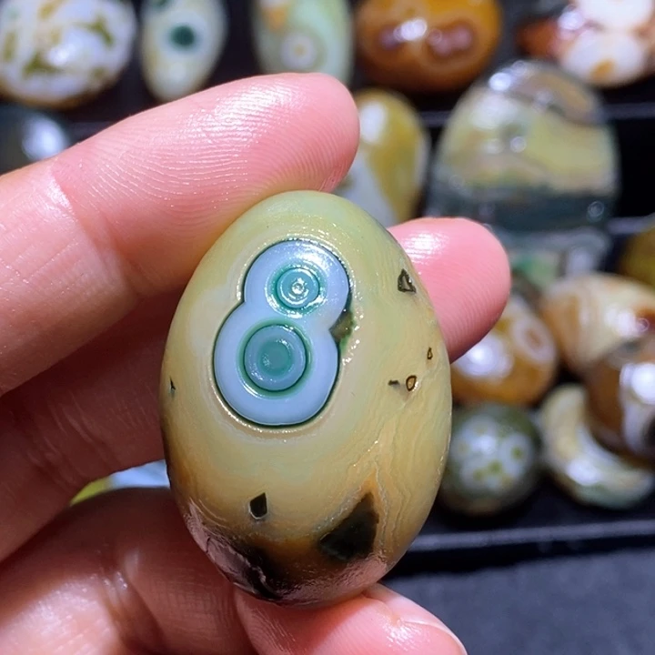 玛瑙/玉髓未镶嵌珠宝半成品1