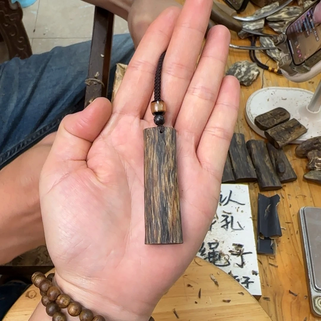 沉香吊坠素牌绿奇6.3克