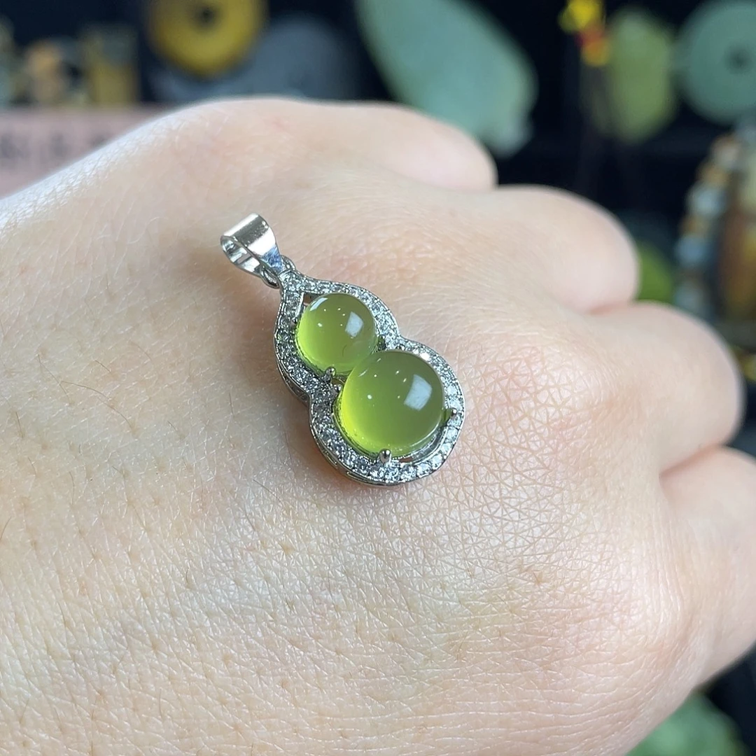 岫玉未镶嵌颈饰吊坠