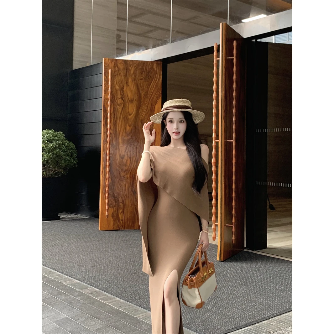 温柔沉溺感斜领无袖开叉设计针织包臀连衣裙纽扣棕色披肩套装女