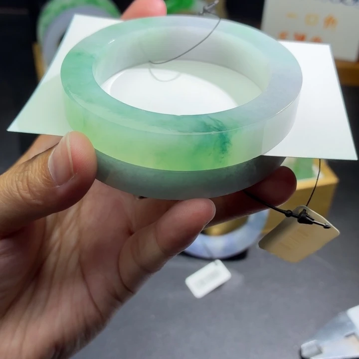 定制翡翠未镶嵌翡翠手镯