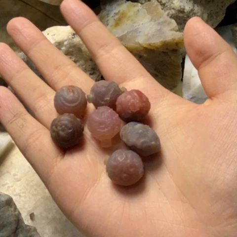 透闪石质玉未镶嵌珠宝奇石