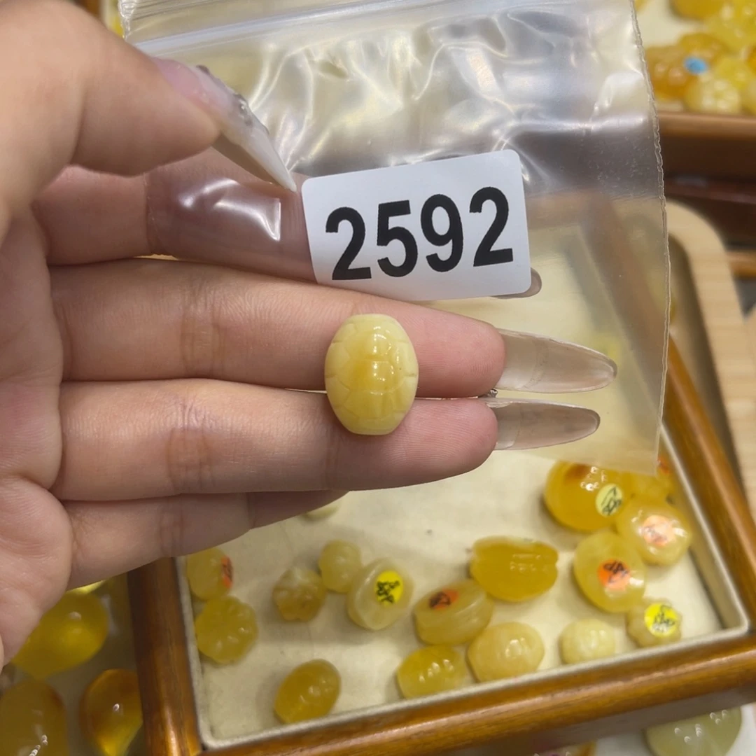 欢***6琥珀未镶嵌珠宝奇石