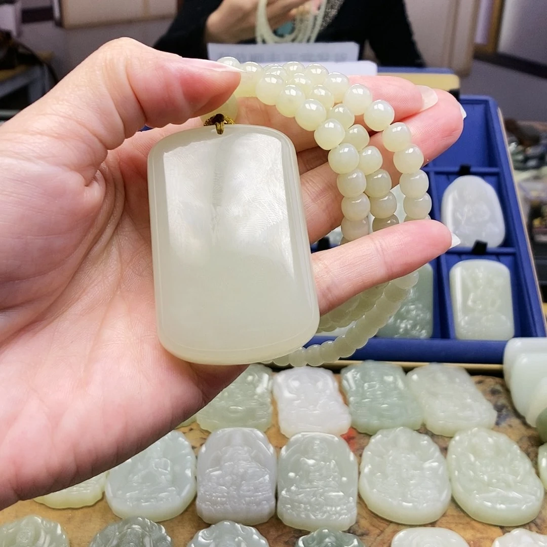 和田玉颈饰未镶嵌芒*宝